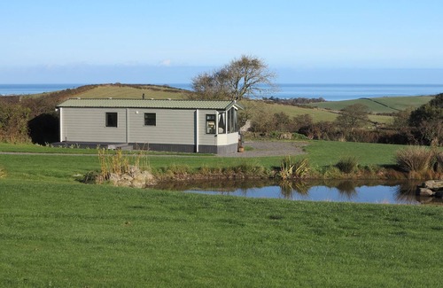Cylch-Y-Garn Cottage | PLAS TIRION CARAVAN, family friendly, with a garden in Cemaes Bay