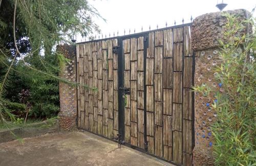 Entebbe Cabin | Plastic Bottles House