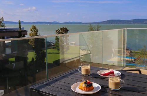 Balatonboglar Apartment | Platán Beach Apartman with lakeview