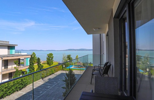 Balatonboglar Apartment | Platán Beach Apartman with lakeview
