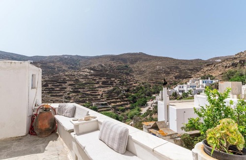 Megas Yialos-Nites House | Platia Tinos Cycladic Cottage