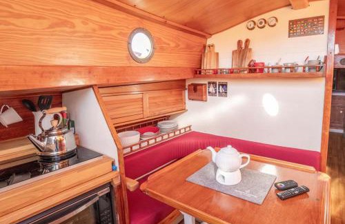 Neuharlingersiel Boat Rental | Plattbodenschiff PANDION