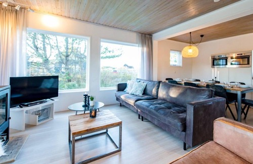 Municipality of Ameland House | Platte Duun is situated in a unique location in the dunes between Nes and Buren.