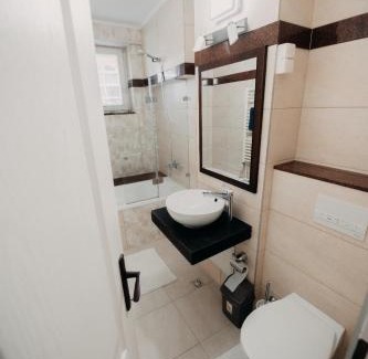 Jibert Apartment | Platz Apartman