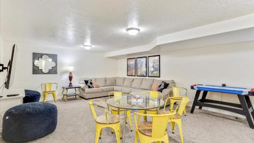 Orem House | Play & Gather in Luxury,Pets too! Close to it Everything!
