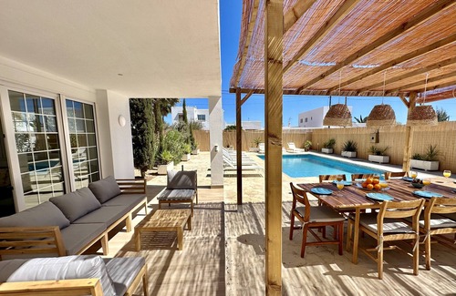 Sant Josep de sa Talaia Villa | Playa den Bossa 5 MIN, SUPERMARKET/POOL/BBQ