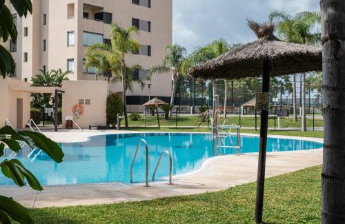 Torre del Mar Apartment | Playa Marinsa Beach piscina y padel