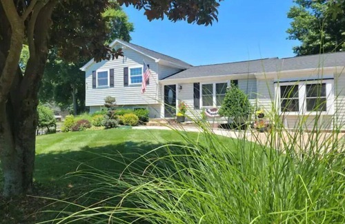 Leesburg House | Playful open spaces. Sleeps 6