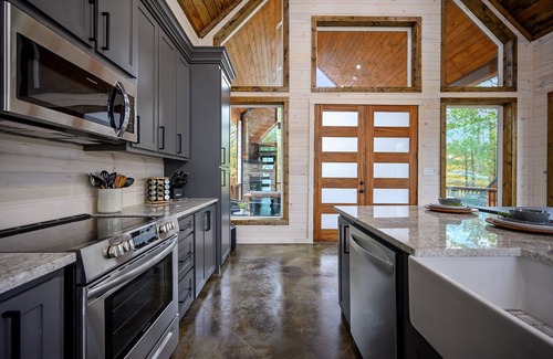 Broken Bow Cabin | Playful Retreat | Swing&Slide, Arcade, Foosball