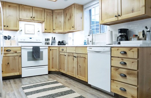 Suncrest House | Playground and Toys! Cozy Townhome for Families