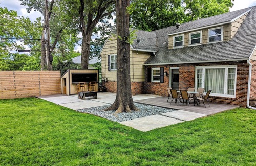 Kansas City House | Plaza Smart Home with garage parking