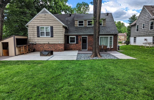 Kansas City House | Plaza Smart Home with garage parking