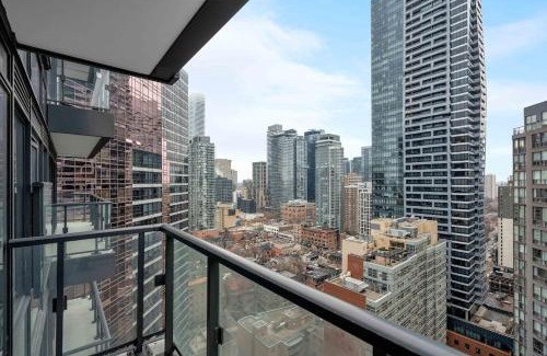 Bay Cloverhill Apartment | Pleasant 1BR Sofa Bed Close to UofT