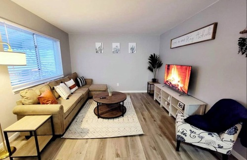 Taylor House | Pleasant 3 BR Home Near ✈︎DTW airport ✈︎*Sleeps 6*