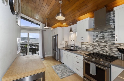 Bainbridge Island House | Pleasant Beach Getaway - Breathtaking Puget Sound Views and Steps from the Beach