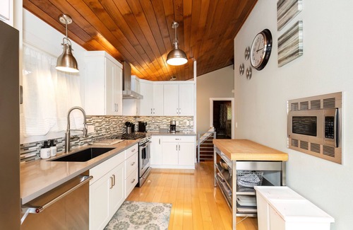 Bainbridge Island House | Pleasant Beach Getaway - Breathtaking Puget Sound Views and Steps from the Beach