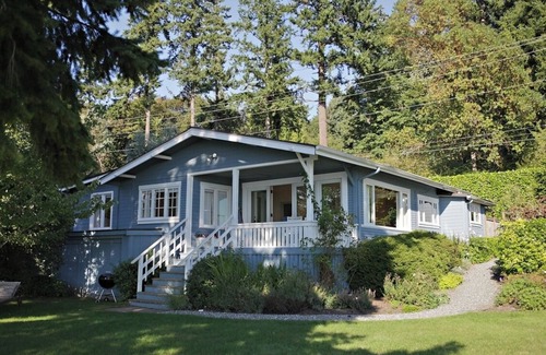Bainbridge Island Cottage | Pleasant Beach Cottages Bainbridge Island Waterfront Beach House