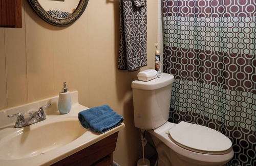 Homosassa House | Pleasant Days Lodging Scallop Room