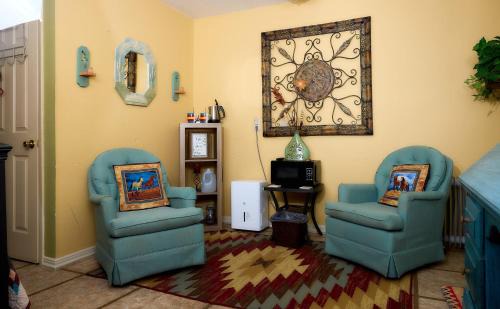 Homosassa House | Pleasant Days Lodging Southwest Cottage