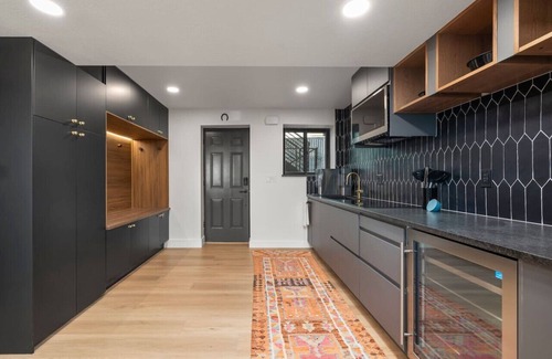 Sandy Condo | Pleasant Hill Nook | Free Massage | Central