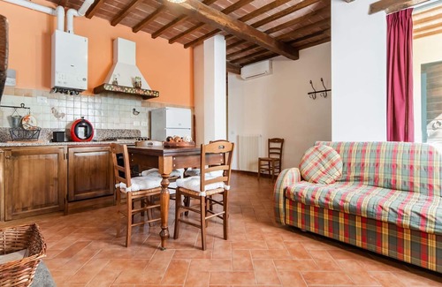 Torgiano House | Pleasant Holiday Home in Torgiano near Wine Museum