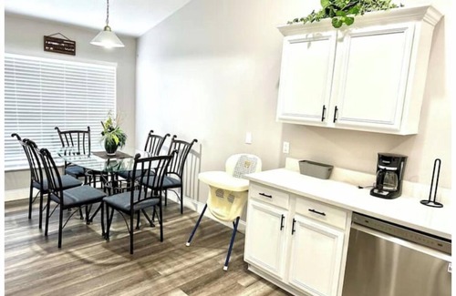 Eagle Pointe South House | Pleasant Home close theme parks