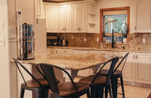 Beaver House | Pleasant Meadows Riverside! 2 bedroom/Hot Tub/Starlink internet/Air Conditioning