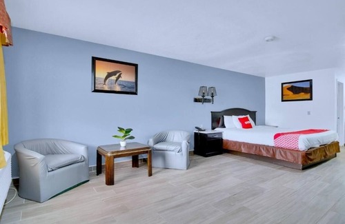 Oakville Hotel | Pleasant Room Close to Sowells BBQ – Pets Welcome, Parking & Pool Included