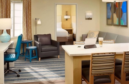 Auburn Hills Hotel | Pleasant Stay, Convenient Location! Full Kitchen, Outdoor Pool, Pets Allowed