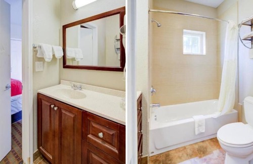 Dilley House | Pleasant Stay, Convenient Location Near Leona River! Free Onsite Parking!