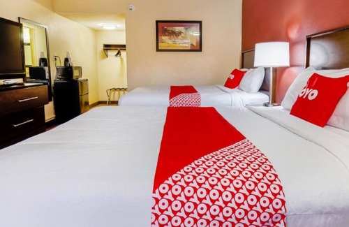 Moline House | Pleasant Stay, Convenient Location! Close to Black Hawk State Historic Site