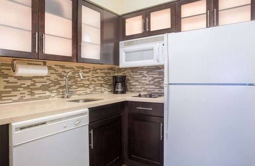 Dunwoody Apartment | Pleasant Stay! Full Kitchen, Free Breakfast! Pet-friendly and Swimming Pool!