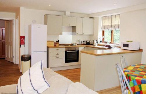 East Tisted House | Pleasure Row