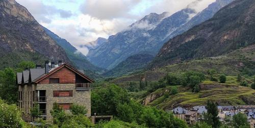 Benasque Apartment | Pleta del Mon