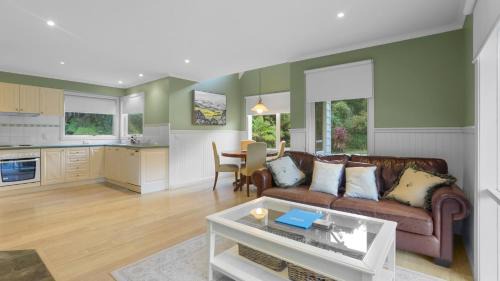Apollo Bay Apartment | Plum Tree Cottage