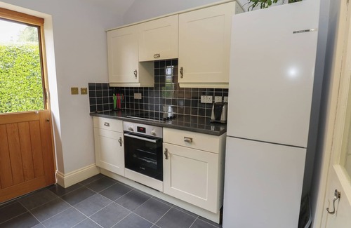 Castleton Cottage | PLUM TREE COTTAGE, pet friendly, with a garden in Castleton