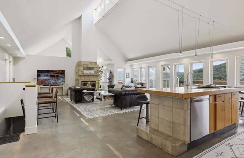 Pepin House | Plum Valley: Luxury Retreat with Nature's Beauty