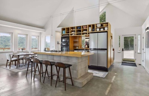 Pepin House | Plum Valley: Luxury Retreat with Nature's Beauty