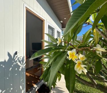 Greenhills Beach Villa | Plumeria Cottage Haven by the Beach 25mins from Sydney CBD