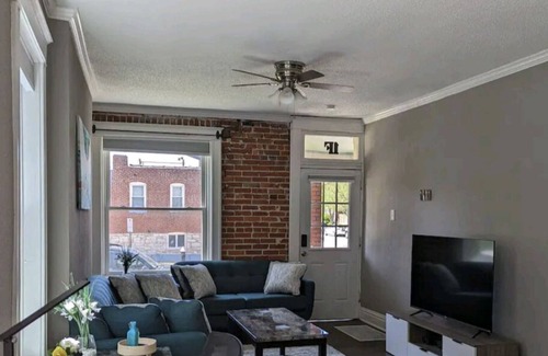 Tower Grove East Apartment | Plush 2Bed King- Monthly Travelers Encouraged