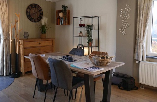 Filot House | Plush Holiday Home in Filot with Sauna and Relaxation Baths
