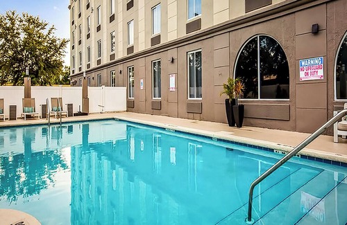 Orlando Hotel | Plush Orlando Getaway - Perfect for Theme Park Days | Relaxing Space w/Pool