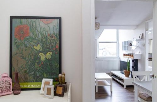 Coldharbour Apartment | Plush Stay for Four in Central Brixton