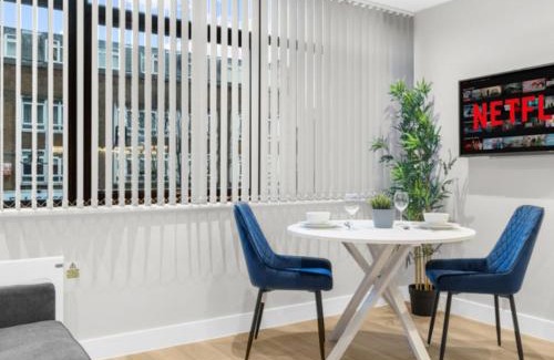Harrow Apartment | Pluxa Larimar - Spacious Apt with Private Entrance, Workspace & Wi-Fi