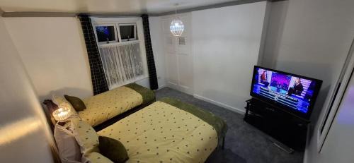 Plymouth House | Plymouth Airbnb