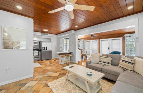 Laurel House | Poco Tortuga