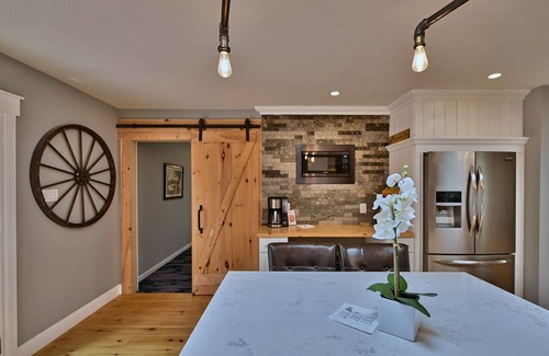 Lake Harmony Estates Cottage | Poconos Modern Chic 3 Bed Ranch w/ Finished Garage