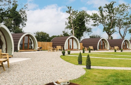 Armoy Cottage | POD 6, romantic, with hot tub in Ballycastle
