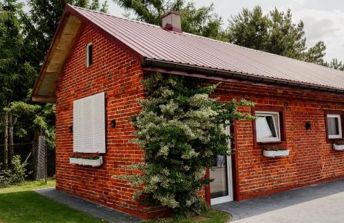 Poniatowa House | Pod ceglaną ścianą