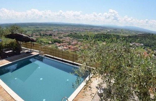 Buti House | PODERE SAN MARTINO is a beautiful vacation home located on the hills of Mt.